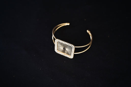 Square diamond kada