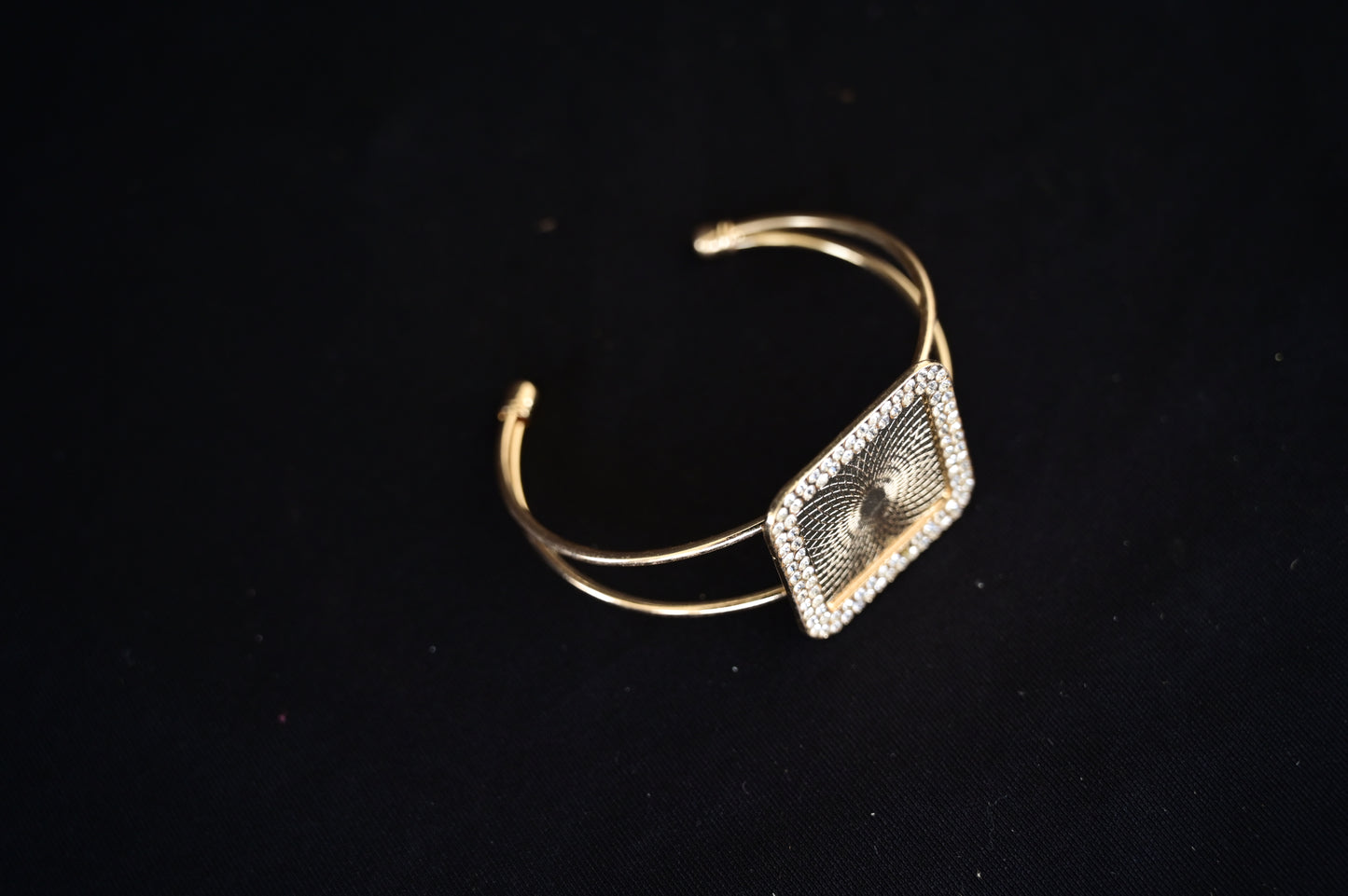 Square diamond kada