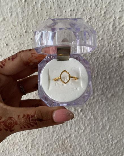 Hollow oval ring