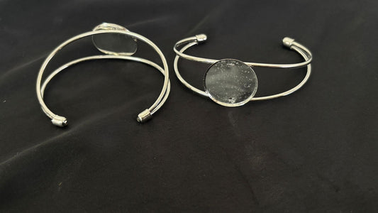 Silver Metal round bracelet