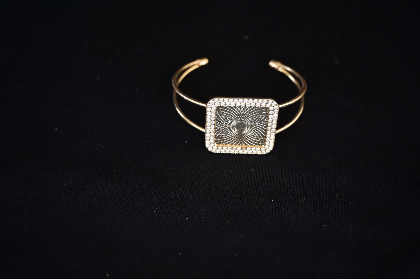 Square diamond kada