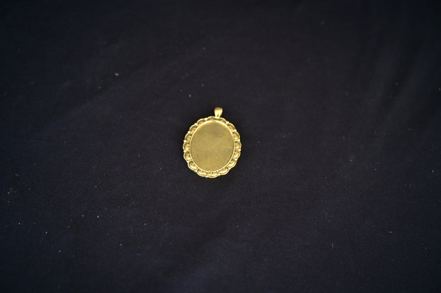 Antique oval bezel