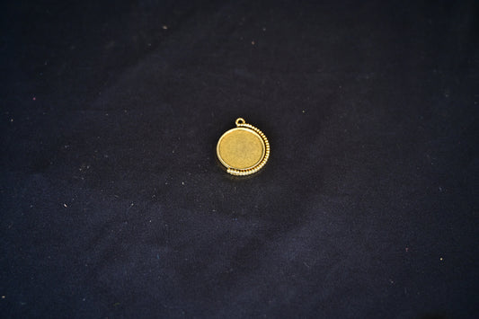 Antique circle bezel