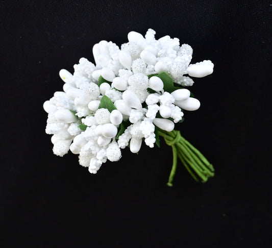 White pollen flowers